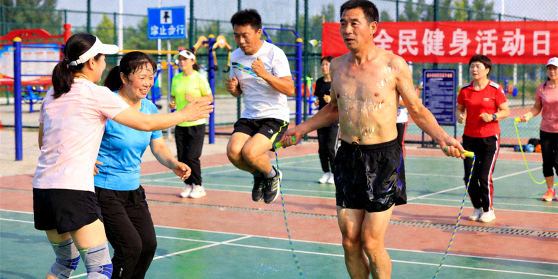 全民健身活动日现场 - 市民积极参与各类体育运动